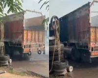  Sitapur News: टायर फटने से चलते ट्रक में लगी भीषण आग, लखनऊ-बरेली हाईवे पर तेज धमाका; दमकलकर्मियों ने पाया काबू