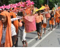 Bareilly News : हर-हर महादेव के उद्घोष के बीच नाथ मंदिरों में जलाभिषेक के लिए उमड़ा शिवभक्तों का जनसैलाब 