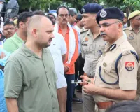 Pratapgarh News: बारिश में मकान ढहने से एक परिवार के छह लोगों की मौत, पीड़ित परिवार को प्रशासन ने दी बड़ी आर्थिक सहायता
