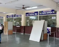  कानपुर आरटीओ में छापे के बाद पसरा सन्नाटा, कमरे अंदर से लॉक, 11 दलालों पर कार्रवाई के बाद बंद रहे शटर