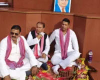 राम मंदिर चढ़ावे के मुद्दे पर सपा का अनोखा प्रदर्शन, निलंबित विधायक सचिन यादव दान पात्र लेकर धरने पर बैठे