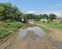 Shravasti News: देश के प्रथम गांव तक पहुंचने के लिए नहीं है सुगम रास्ता, अनुसूचित जनजाति विकास की खुल रही पोल