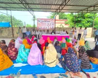 Shravasti News: मानदेय के लिए सड़क पर उतरे केयरटेकर, अब सीधे खाते में भुगतान की मांग