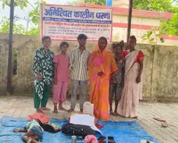 Shravasti News: विधवा की जमीन पर कब्जा! न्याय के लिए अनिश्चितकालीन धरने पर बैठी पीड़िता