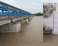 Shravasti News: खतरे के निशान से सिर्फ 5 सेंटीमीटर नीचे राप्ती, बढ़ा बाढ़ का खतरा; कछार के गांवों में बढ़ी चिंता