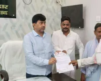 Sitapur News : गांधी प्रतिमा के पास गंदगी और अतिक्रमण से कांग्रेसियों में उबाल, तहसीलदार से की यह मांग
