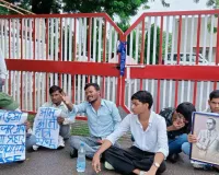   Kanpur News: विकास भवन पहुंचे छात्रों ने गेट बंद कर किया प्रदर्शन, स्कोलरशिप नहीं मिलने का लगाया आरोप