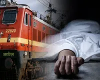 सुल्तानपुर में ट्रेन से गिरा यात्री, पुलिस ने पहुंचकर बचाई जान; जिला अस्पताल रेफर