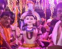 50 किमी की भव्य शोभायात्रा के बाद उन्नाव के महादेव चौक पर विराजे भोलेनाथ, हर-हर महादेव से गूंजा शहर