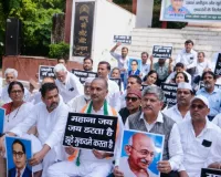 सतीश महाना के खिलाफ कांग्रेस का हल्लाबोल, फूलबाग में धरना; झूठे मुकदमों से लेकर भ्रष्टाचार तक लगाए गंभीर आरोप
