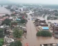 यूपी में बाढ़ का कहर: रास्ते बंद, 15 हजार लोग फंसे, 800 दुकानें डूबीं; घर से निकलने से पहले जानें हाल