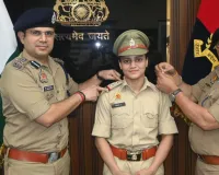यूपी पुलिस की दरोगा अस्मिता डे को सीएम योगी समेत यूपी DGP ने दी बधाई, बताया गर्व का क्षण 