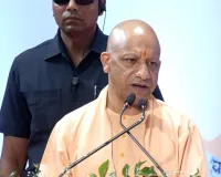 यूपी के 3.53 लाख रसोइयों को बड़ा तोहफा, CM योगी ने बांटे कैशलेस मेडिकल कार्ड; अब 5 लाख तक मुफ्त इलाज
