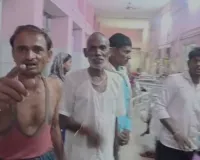 सीतापुर : जिला अस्पताल में इलाज के दौरान बच्ची की मौत, परिजनों ने लापरवाही का लगाया आरोप, किया हंगामा