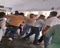 तिरंगा यात्रा के दौरान पीजी कॉलेज में मारपीट, जमकर चले लात-घूंसे, वीडियो वायरल