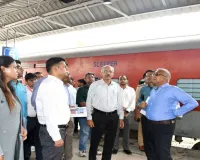 गोमतीनगर रेलवे स्टेशन : महाप्रबंधक उदय बोरवणकर ने किया निरीक्षण, कहा - यहां होनी चाहिए वर्ल्ड क्लास सुविधायें