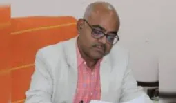 कानपुर : जिलाधिकारी ने किया गेहूं क्रय केंद्र का औचक निरीक्षण, क्रय स्थल की जर्जर सीढ़ियों को देख जताई नाराजगी