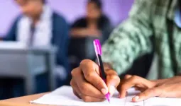 यूपी बोर्ड परीक्षा :  उत्तर पुस्तिका में रुपये मिले तो मानी जाएगी नकल