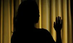 लखनऊ : स्पा सेंटर के नाम पर देह व्यापार में धकेलने का आरोप, कई युवतियां पहुंची थाने, हिन्दू महासभा ने किया प्रदर्शन