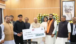 बिहार पहुंचते ही वैभव सूर्यवंशी हुए मालामाल :  सीएम नीतीश ने 50 लाख का चेक देकर किया सम्मानित