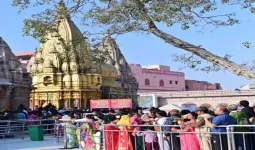 Mahashivratri 2026 : महाशिवरात्रि पर बाबा विश्वनाथ के दरबार में उमड़ा भक्तों का रेला, साढे़ पांच लाख से अधिक श्रद्धालुओं ने लगाई हाजिरी 