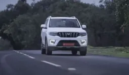 Uttrakhand: काठगोदाम में तेज रफ्तार स्कॉर्पियो का कहर, दो को मारी टक्कर, सीसीटीवी में हादसा कैद