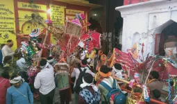 बाराबंकी लोधेश्वर महादेवा मंदिर : पैरों में पड़े छाले, जुबां पर भोले-भोले, भक्ति में झूम रहे कांवरिये