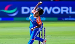 IND VS AUS: अरुंधति का धमाकेदार प्रदर्शन, चटकाए चार विकेट... भारत ने पहले महिला टी20 अंतरराष्ट्रीय में ऑस्ट्रेलिया को 133 रन पर समेटा 