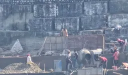 भीषण बाढ़ में क्षतिग्रस्त कोसी बैराज का जीर्णोद्धार :  बरसात से पहले काम पूरा करने का लक्ष्य, युद्धस्तर पर जारी कार्य 