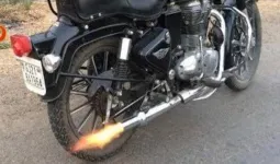 Uttrakhand: बिना नंबर की बुलेट पर हूटर, देर रात शोहदों ने मचाया आतंक