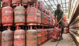 Uttrakhand: घर-घर तक पहुंचने से पहले सिलेंडर गाड़ी हो रही खाली