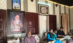 इजरायली हमले में ईरान के सुप्रीम लीडर अयातुल्लाह खामेनेई की मौत: वैश्विक महायुद्ध की आहट के बीच गमगीन हुआ बाराबंकी का किंतूर गांव, यहीं से जुड़ी हैं पुश्तैनी जड़ें