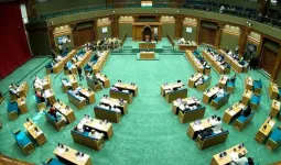 Uttrakhand: सदन में गूंजा एलपीजी मामला...विपक्ष ने किया जोरदार हंगामा