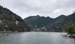 नैनीताल में बदला मौसम का मिजाज :  हुई रिमझिम बारिश