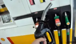 ईरान युद्ध के चलते पड़ोसी पाकिस्तान में भूचाल:  पेट्रोल-डीजल की कीमत में बढ़ोतरी, पेट्रोल पंप पर लगी लंबी कतारें  