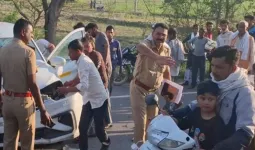 संभल : कार व टेंपो की टक्कर में चार की मौत, आठ घायल