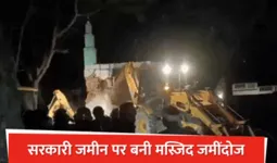 लखनऊ : बीकेटी में ग्राम सभा की जमीन पर बनी मस्जिद को किया गया जमींदोज, भारी सख्या में पुलिस बल की तैनाती
