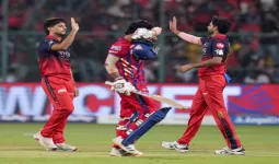 RCB vs LSG IPL 2026 Match: लखनऊ सुपर जाइंट्स की टीम 146 रन पर सिमटी 