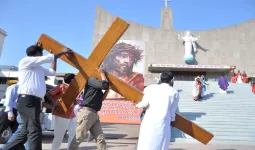 लखनऊ के गिरजाघरों में श्रद्धा के साथ मनाया गया गुड फ्राइडे : यीशु मसीह के बलिदान को याद कर निकाले गए जुलूस, हुई विशेष प्रार्थनाएं