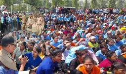 Uttrakhand:चिंगारी बनी आग, सिडकुल कंपनी में जमकर हुआ बवाल, पुलिस ने फटकारी लाठियां