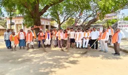 बाबा मोहन दास तपोभूमि पर भाजपा कार्यकर्ताओं ने चलाया स्वच्छता अभियान, जिला मंत्री अभिषेक यादव ने वरिष्ठ कार्यकर्ताओं को किया सम्मानित 