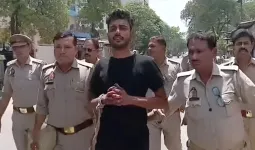 कानपुर : पुलिस ने कराया परेड तो निकल गई आरोपी की सारी हेकड़ी, होथ जोड़कर कहा- दोबारा नहीं करूंगा ऐसी गलती, जानें मामला 