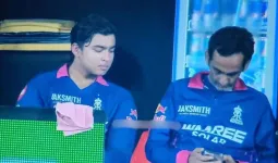 डगआउट में मोबाइल इस्तेमाल: RR मैनेजर रोमी भिंडर विवादों में, BCCI करेगी जांच