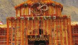  कल खुलेंगे बाबा बदरीनाथ के कपाट,  फूलों से सजाया गया है सिंहद्वार..यात्रा मार्गों पर पुलिस मोबाइल मोटरसाइकिल टीमें रहेगीं तैनात 