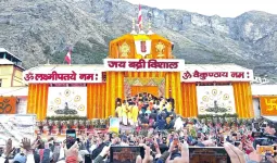 वैदिक मंत्रोच्चारण के साथ खुले भगवान श्री बदरीनाथ के कपाट,  श्रद्धालुओं ने किए अखंड ज्योति के दर्शन