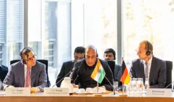 'भारत-जर्मनी के बीच रक्षा संबंध होंगे मजबूत', बर्लिन में जर्मन सांसदों को संबोधित कर बोले रक्षामंत्री राजनाथ सिंह