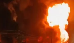 लखनऊ में भीषण आग: कई KM दूर तक दिखाई दिया धुएं का गुबार