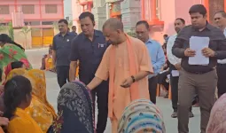 गोरखनाथ :  जनता दर्शन में लोगों से मुलाकात कर CM योगी ने किया निर्देशित, 'त्वरित समाधान कराएं अधिकारी'