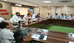 बाराबंकी : वेतन व आशा कार्यकर्ताओं के मानदेय भुगतान को दें प्राथमिकता, बैठक में बोले डीएम