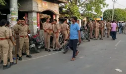 Pilibhit : पड़ोसी को बचाने गए कपड़ा व्यापारी को मारी गोली, सरेशाम हुई वारदात..सीसीटीवी चेक कर रही पुलिस 